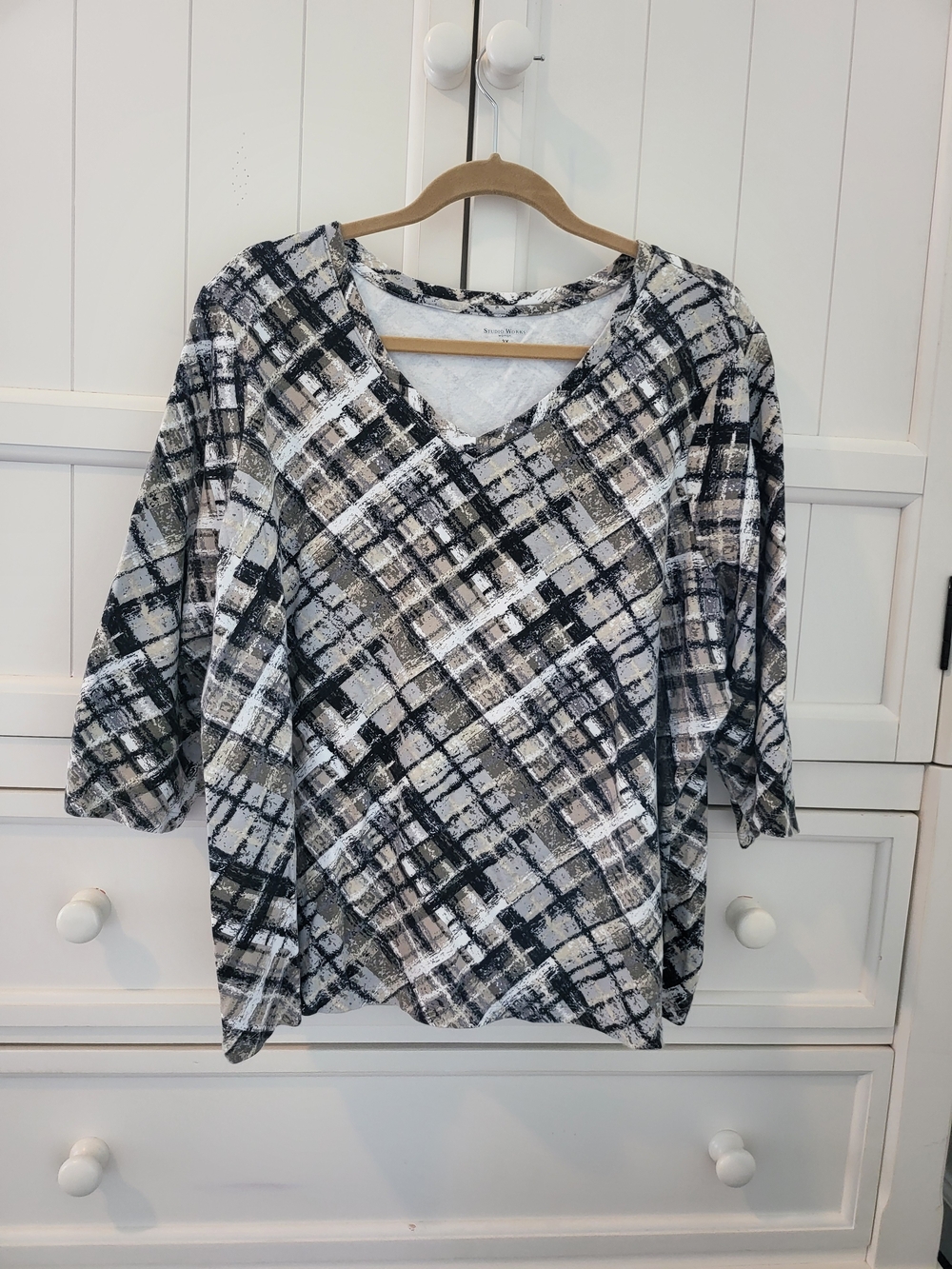 Studio Works 3X Neutral Plaid V-Neck 3/4 Sleeve Top in Black, Gray, Cream